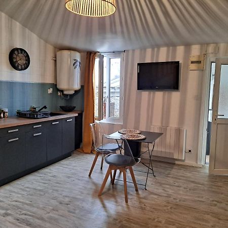 Appartement Studio Renove Et Patio Pour Velo à Rochefort-sur-Mer Extérieur photo